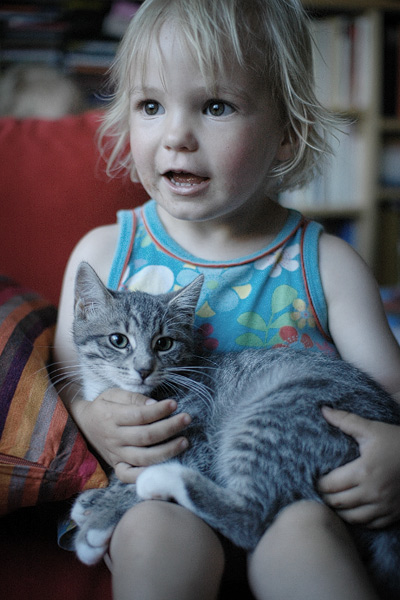 Antonia mit Kätzchen