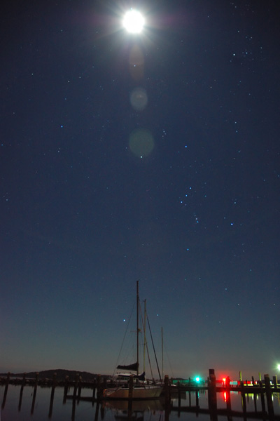 Mond über dem Meer