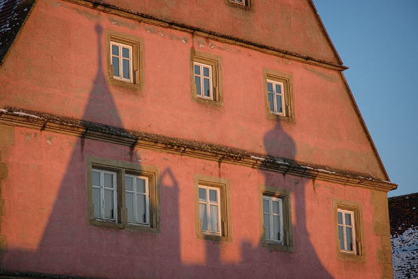 Schatten auf dem Haus
