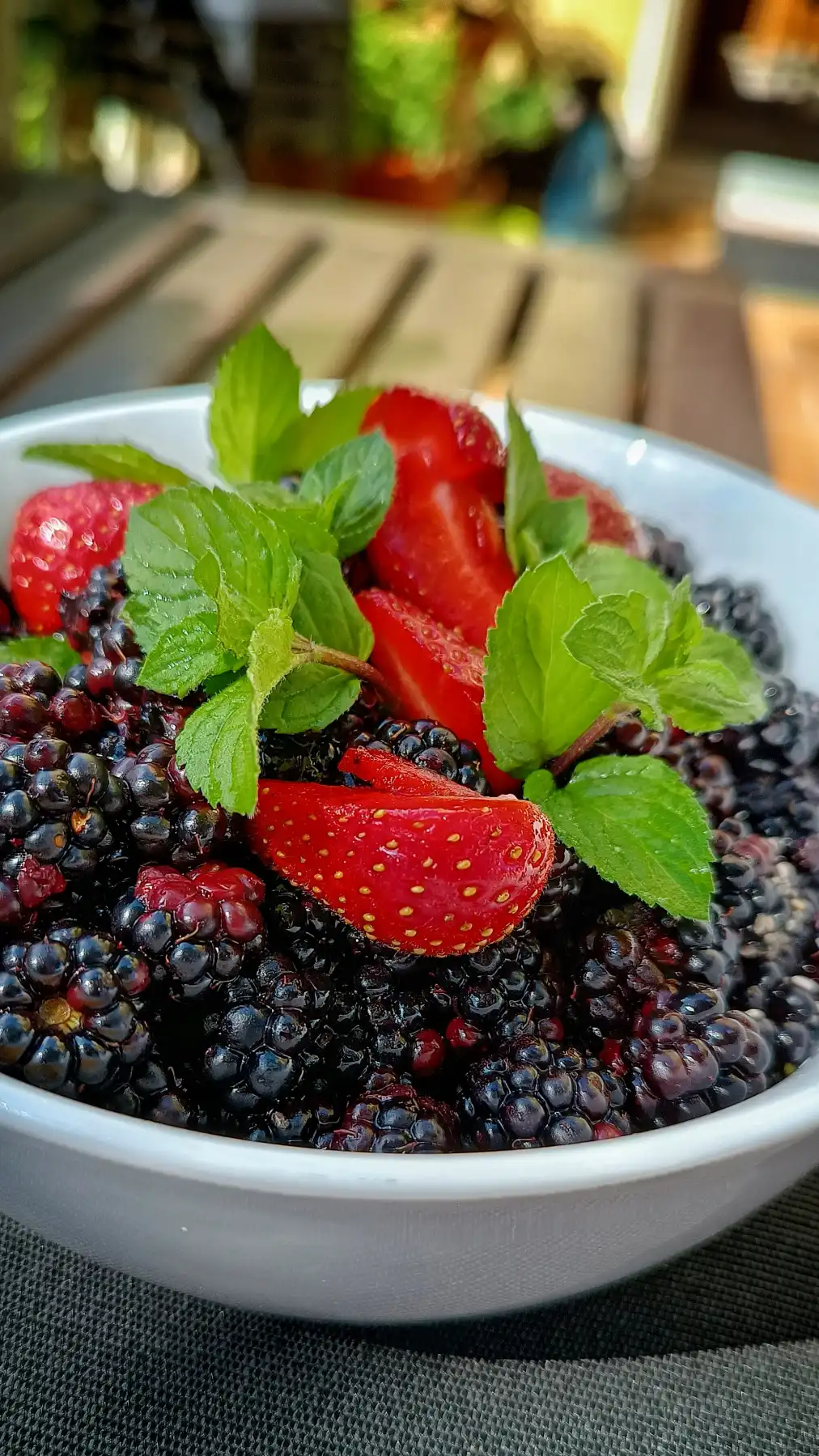 Der verborgene Kratersee der Wildbeeren