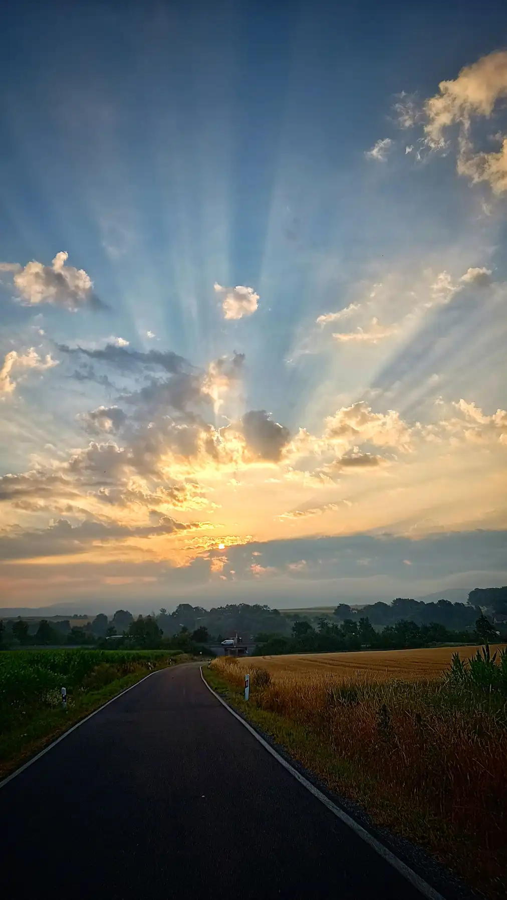 Die Straße der fliegenden Götter – oder warum der Asphalt heute zum Himmel führt
